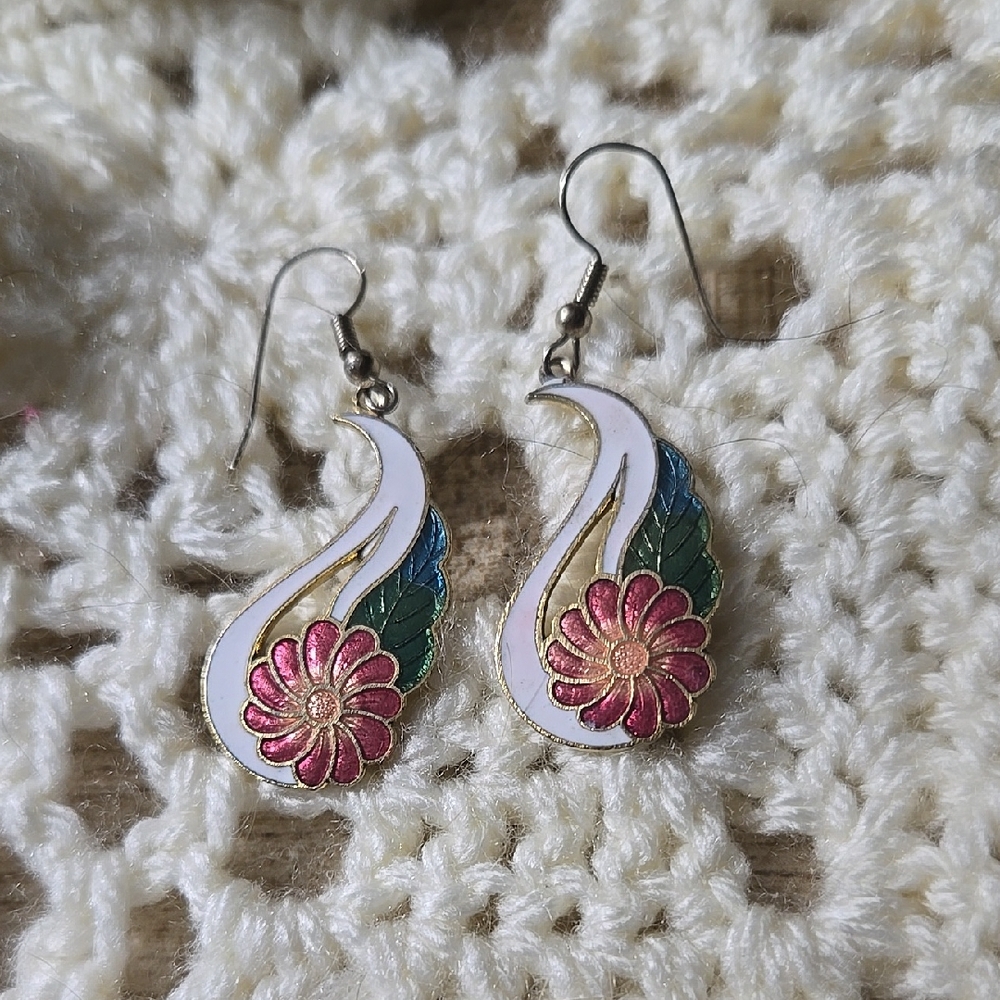 Vintage cloissone pink floral & white Enamel dangle Earrings